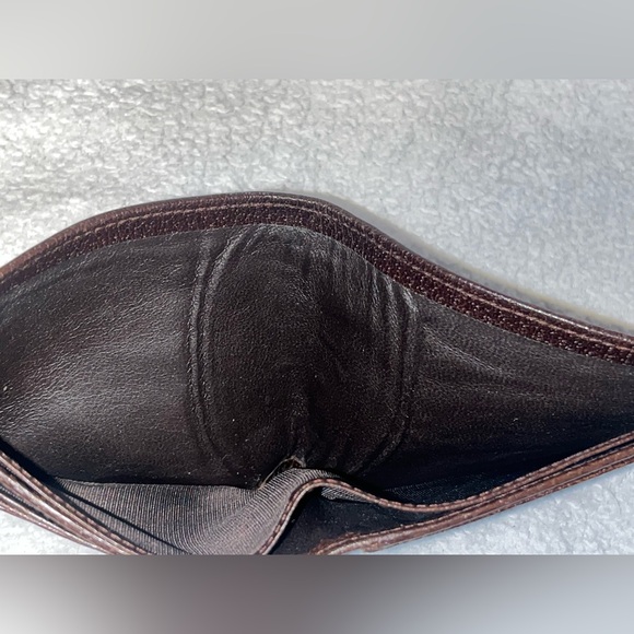 Gucci Canvas Monogram Bifold Wallet - Picture 10 of 12